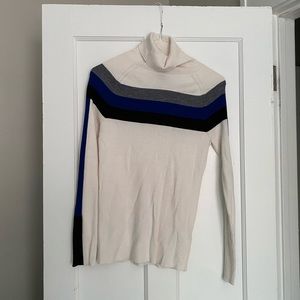Athleta turtleneck shirt